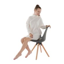 Stylová otočná židle ETOSA plast a ekokůže tmavě šedá, nohy buk