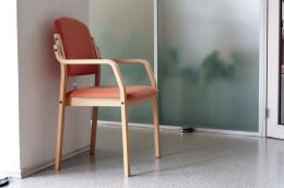 Stohovatelná židle IMPULS typ B pro veřejné prostory a pečovatelství, český výrobek